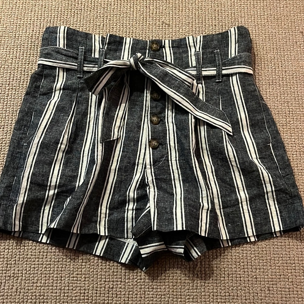 Abercrombie & Fitch Striped Shorts w/ tie belt, button-fly - Size Medium